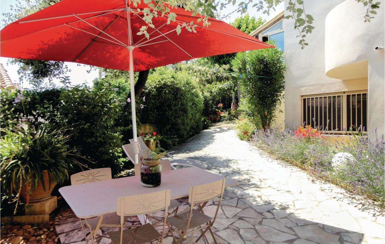 Stunning Apartment In Pignan With Kitchen エクステリア 写真