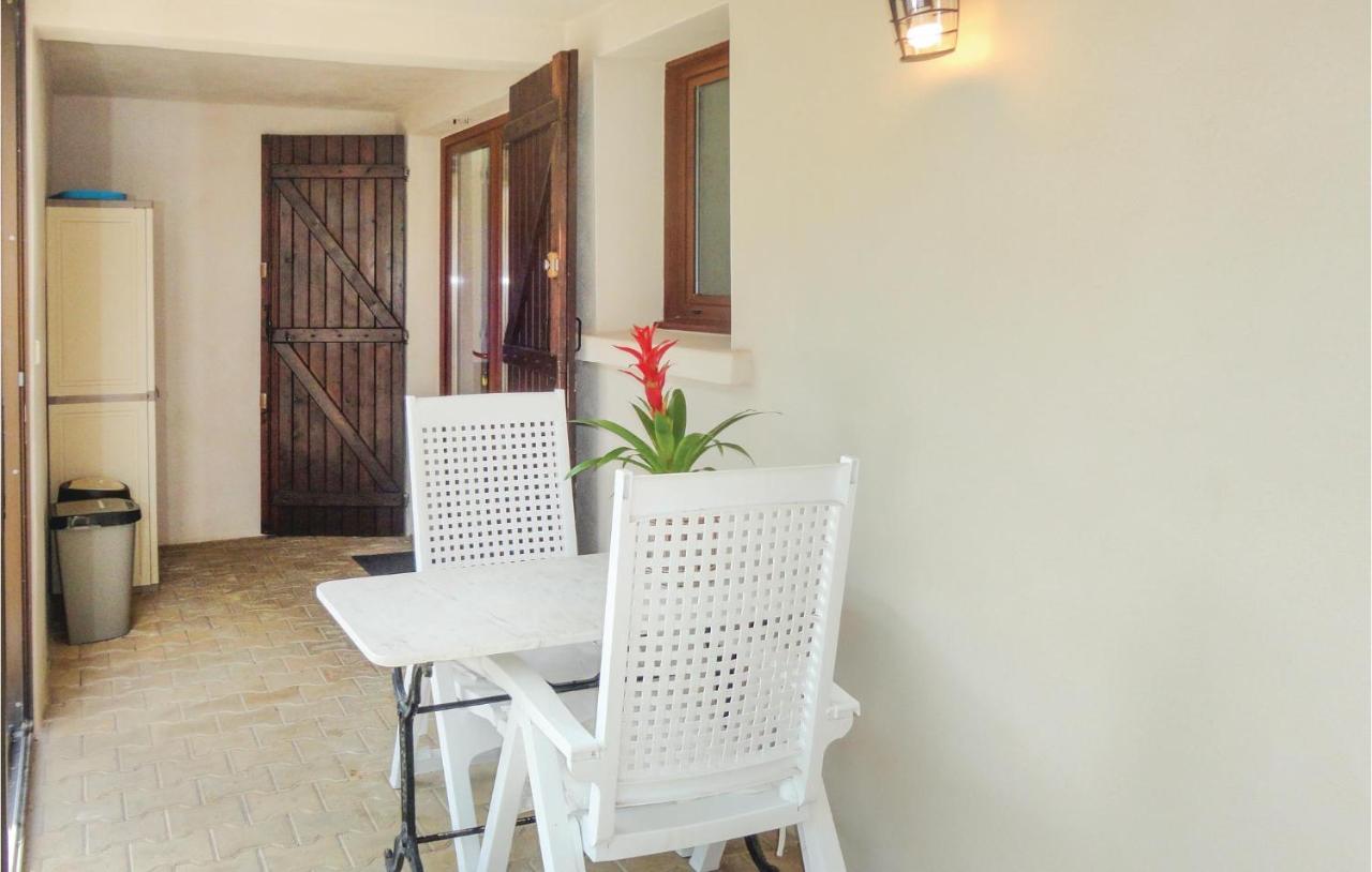 Stunning Apartment In Pignan With Kitchen エクステリア 写真